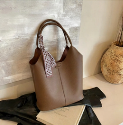 Bolso Minimalista con Pañuelo Decorativo C7799