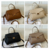 Bolso de Mano Estructurado y Atemporal C7798